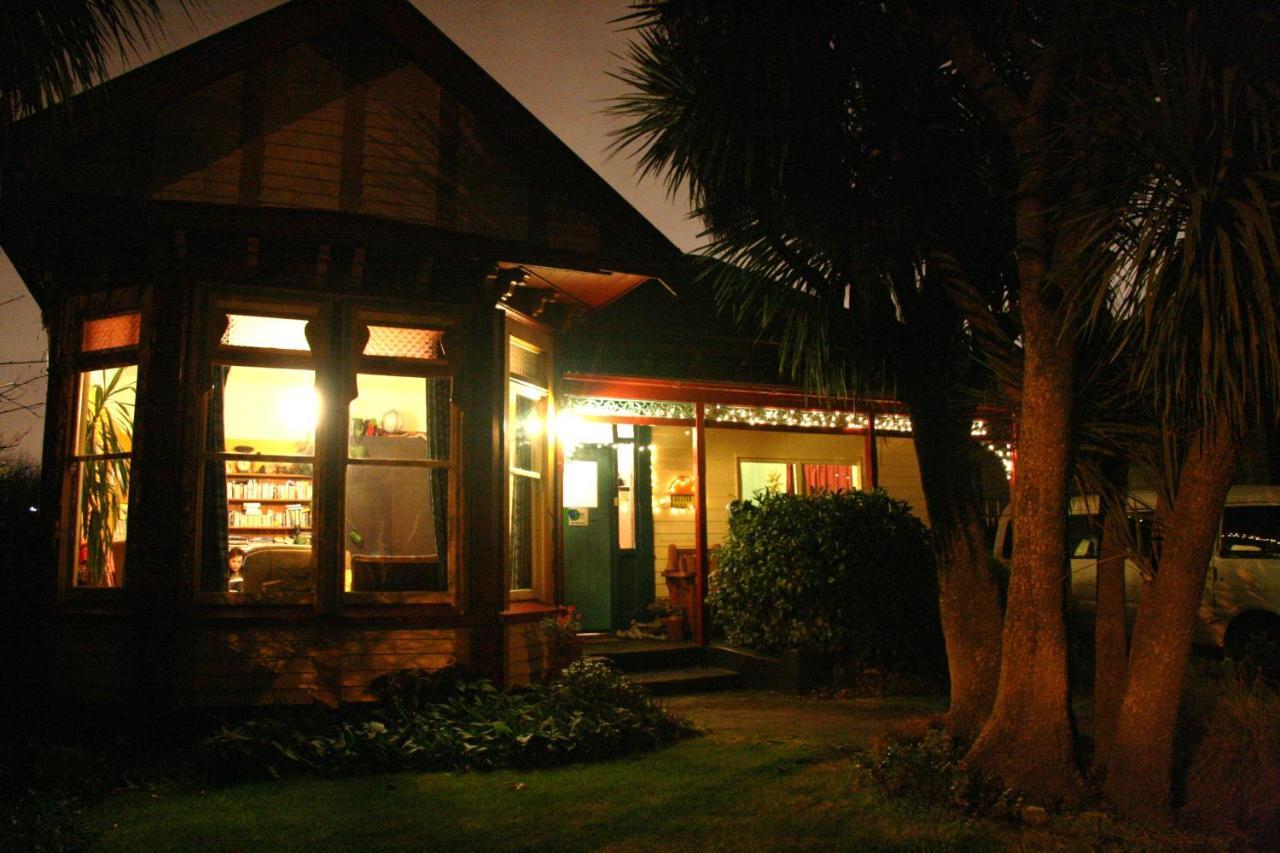 Chester St Backpackers Christchurch Exterior photo